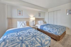 Beautiful Beach retreat with balcony and hot tub