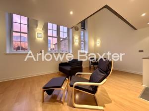 Bright Highbury Loft Apartment