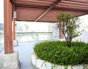 Bright Studio with Rooftop Pool & Gym in JVC