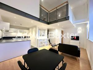 Bright Highbury Loft Apartment
