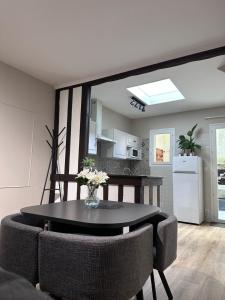 Appartement charmant hypercentre avec patio privé et parking