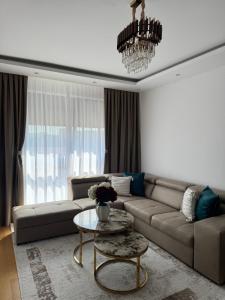 Moderan 80m2 apartman - 2 kupatila - terasa - blizu centra i plaze