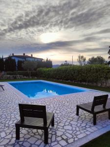 Villa with swimming pool 50 meters from the sea