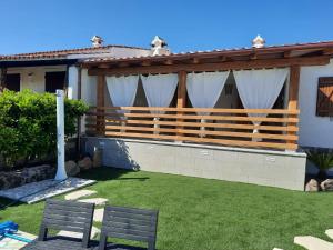 Villa with swimming pool 50 meters from the sea