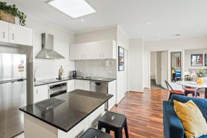 Opposite Caulfield Park 2BR Retreat