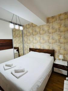 Luxury City Apartment-Steps from City Center