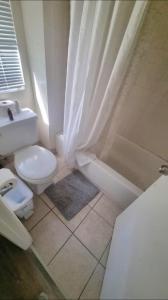 Minutes to Universal - Sunny Artist Loft Studio