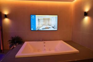 Napolitano Rooms - FLEGREA SPA img5