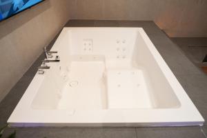 Napolitano Rooms - FLEGREA SPA img6