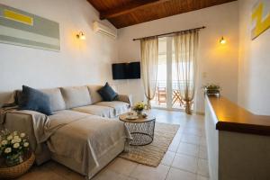 Glyfada beach two floors apartment 2-3 people
