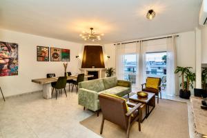 Sunrise Sea View Apartment Walk to Meia Praia