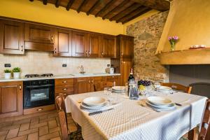 Tuscan Stone Apartment With Pool Near Lucca