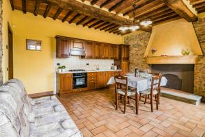 Tuscan Stone Apartment With Pool Near Lucca