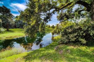Lakeside Villa - Quite Location, walk to the Country Club