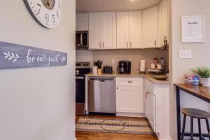 Lakeside Villa - Quite Location, walk to the Country Club