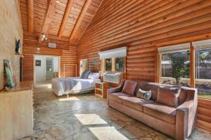 Wimberley Log Cabins Resort and Suites- Unit 4