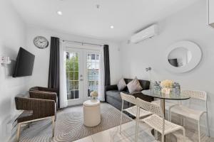 Entire NEW Cozy and Modern 2-storey HOUSE