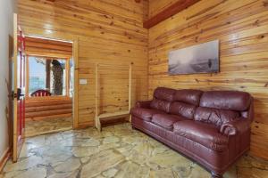 Wimberley Log Cabins Resort and Suites- Unit 2