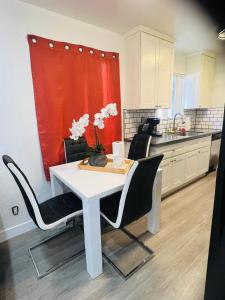 small 2-bedroom 1-bath unit in Hollywood Koreatown