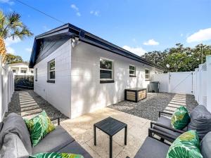 Modern home near Sanfords Historic District
