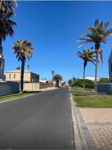 Beach Road Coastal Suite - Melkbos Beach & Restaurants Walkable