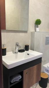 Homz Maison Studio S0 Luxe Moderne