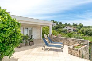 Apartments by the sea Necujam, Solta - 2089