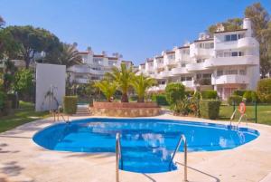 Pinos: Serene 2BD wpool, views & walk to beach