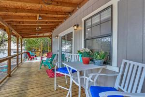 Rustic Star Farmhouse at Moonlight Getaway