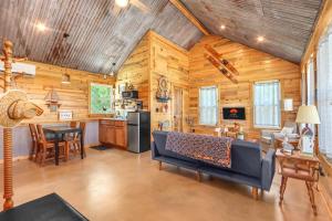 RusTx Ranch Unit 4- Lakehouse