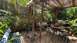 Suite com jardim privativo - Casa das Bromélias - 02