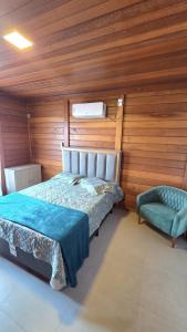 Casa com piscina Refúgio Wood House