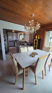 Casa com piscina Refúgio Wood House