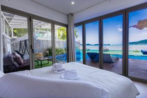 V221 Seaside 4BR Villa with Private Pool