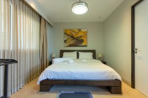 V221 Seaside 4BR Villa with Private Pool