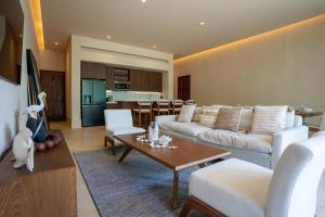 Rise and Dive - 3BR - Beach Front Private Terrace