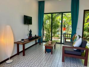 Duplex Loft, King Bed, Balconies, Pool, Garden, Sound bar