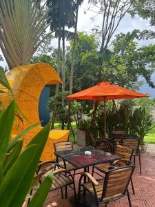 Duplex Loft, King Bed, Balconies, Pool, Garden, Sound bar