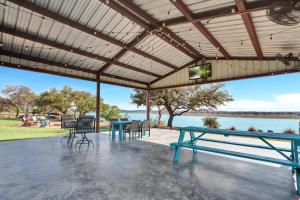 Tres A Lake Retreat