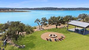 Tres A Lake Retreat
