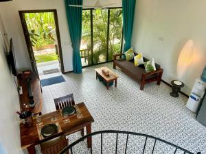 Duplex, 1BR Loft, King Bed, Pool, Garden, Sony Soundbar