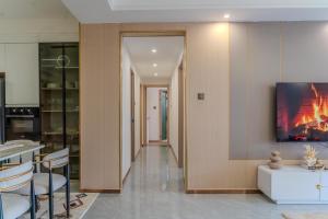 Luxury 3 BedEnsuite Apartment at One Riverside with Pool, Gym, Sunset Balcony & Optional Car Driver