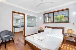 Ribbons Beachfront 2 Bedroom Apartment 4