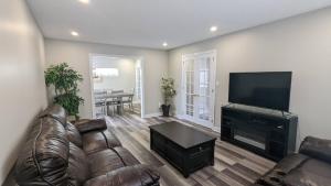 Doctors Lounge - An Executive Home in Niagara