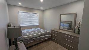 Doctors Lounge - An Executive Home in Niagara