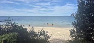 Burrills Cedar Cottage - Walking Distance to Water - Linen Not Provided