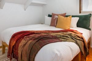Mika · Cabin with fireplace, walk to the beach