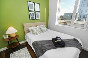Chicago 4BR South Loop with Rooftop and Gym Near McCormick Place