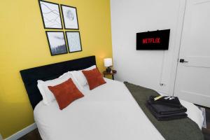 Chicago 4BR South Loop with Rooftop and Gym Near McCormick Place