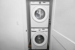 Chicago 4BR South Loop with Rooftop and Gym Near McCormick Place